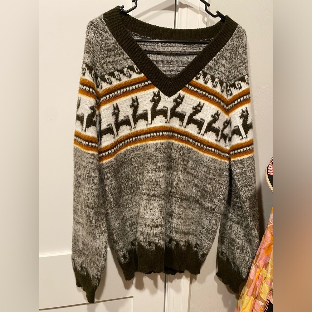 Genuine alpaca sweater with wave design